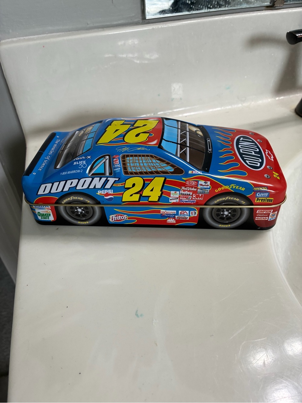 Officially licensed Jeff Gordon #24 DuPont NASCAR collectible car candy tin